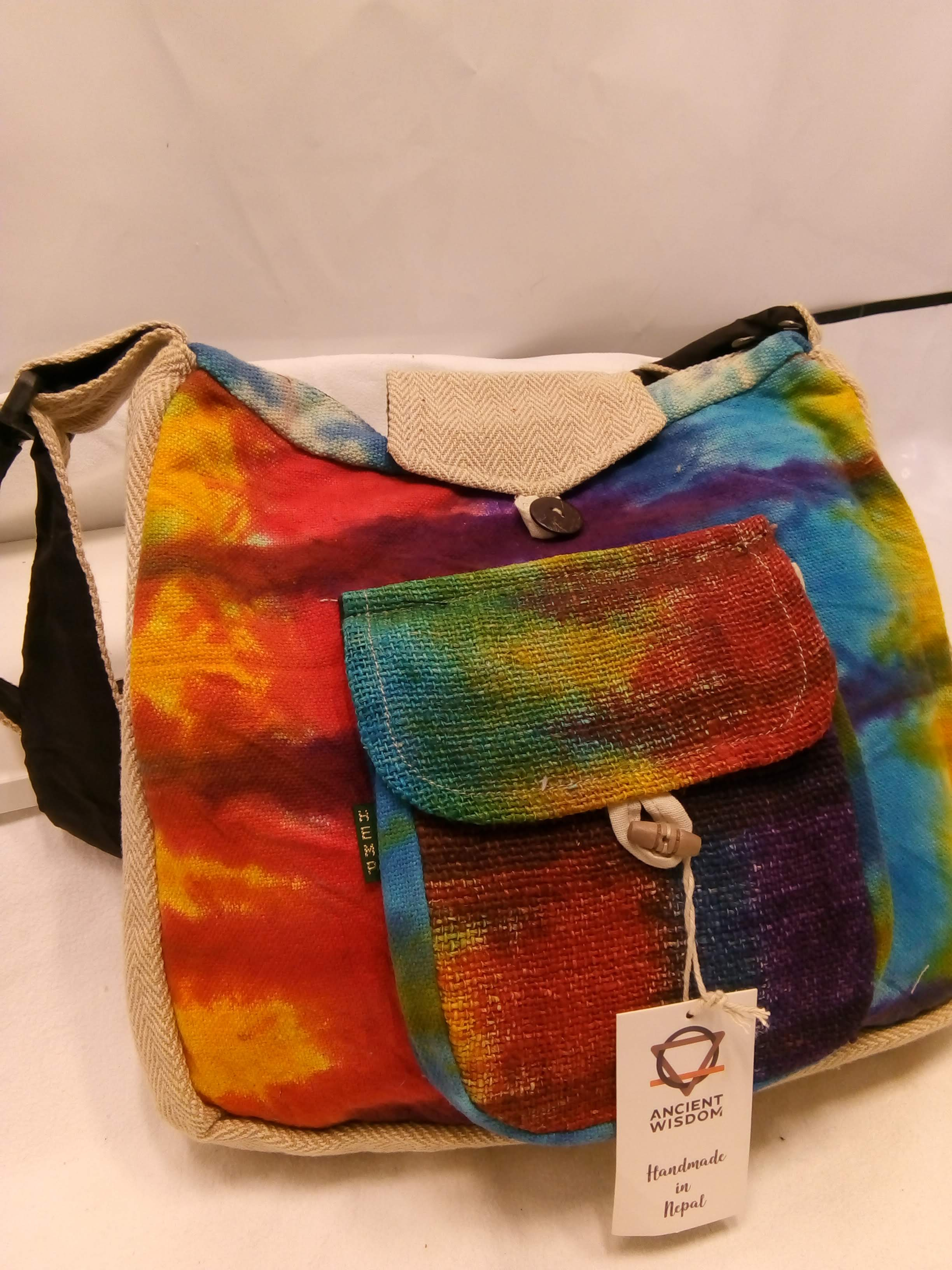 Umhängetasche mit Vordertasche aus Hanf-Batik 108